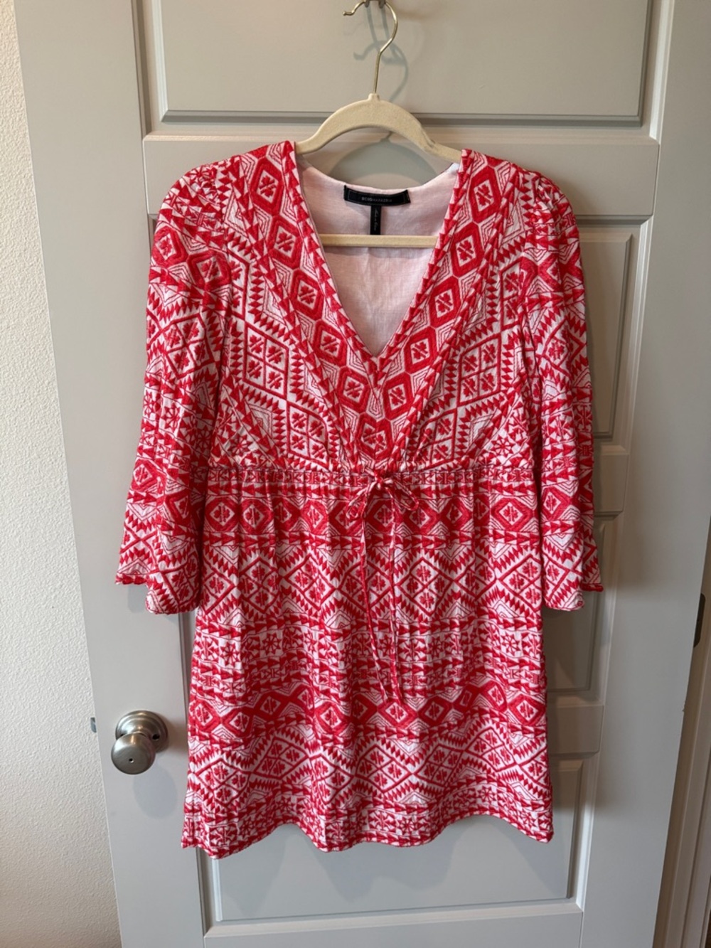 BCBG MAXAZRIA  Red & White Geometric V-Neck Mini Dress